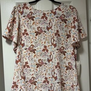Nine Britton paisley blouse. Light weight w/butterfly cap sleeves. Med. NWT